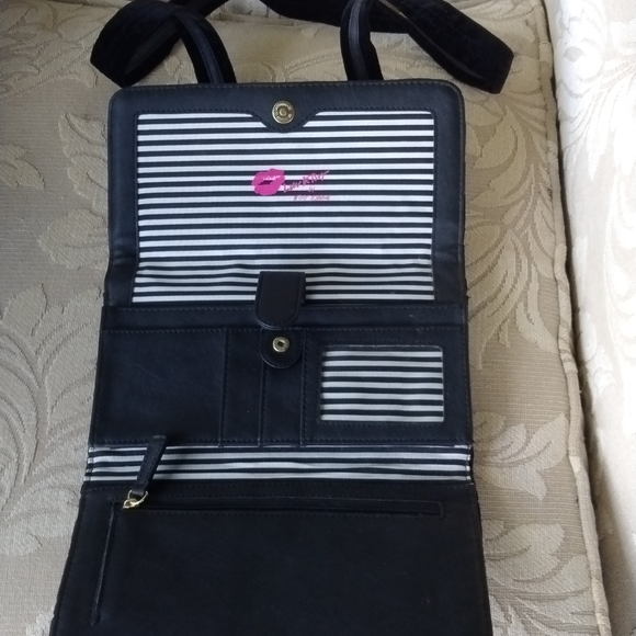 Betsey Johnson wallet with a shoulder strap - Picture 2 of 4